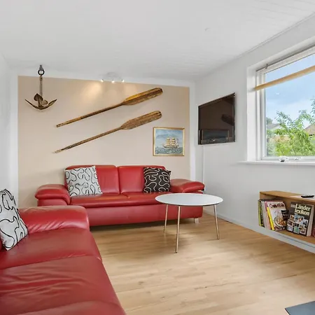 4 Bedroom Gorgeous In Prázdninový dům *