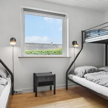 4 Bedroom Gorgeous In Prázdninový dům *