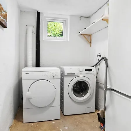 4 Bedroom Gorgeous In Prázdninový dům