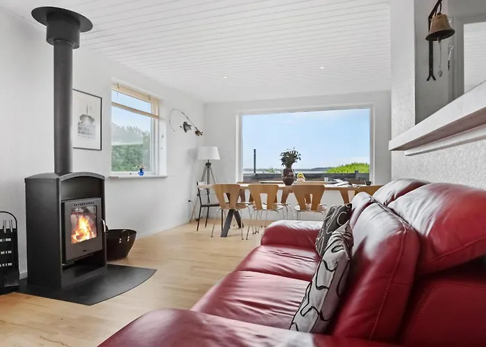 4 Bedroom Gorgeous In Dom wakacyjny *