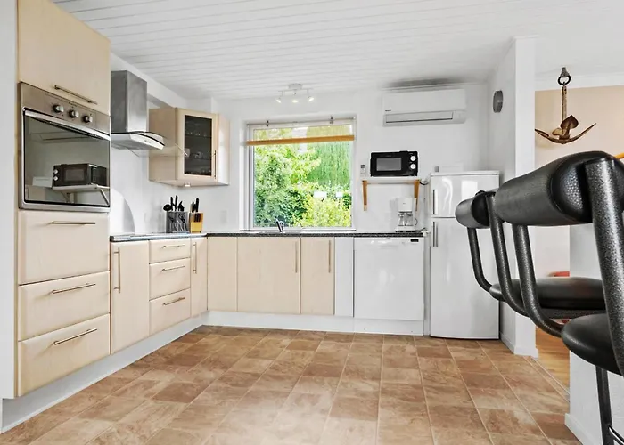 בית נופש 4 Bedroom Gorgeous In *