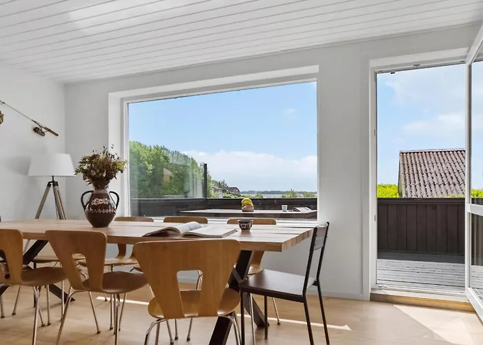 4 Bedroom Gorgeous In גראסטן