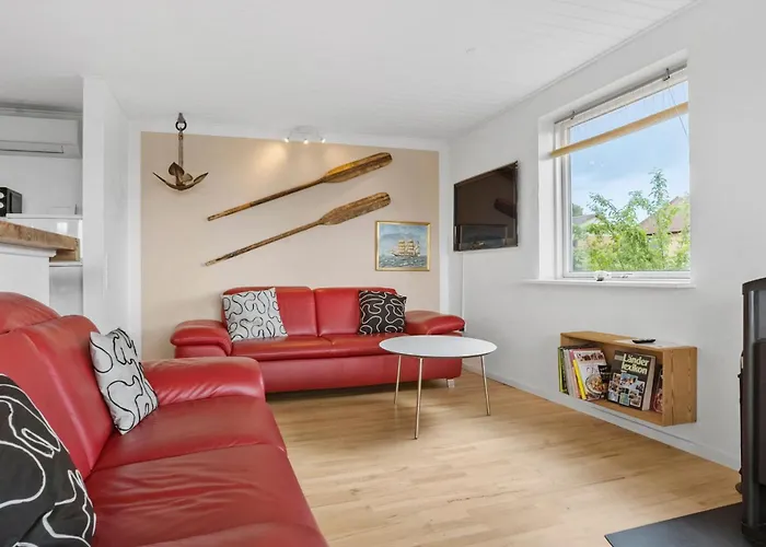 4 Bedroom Gorgeous In Dom wakacyjny *