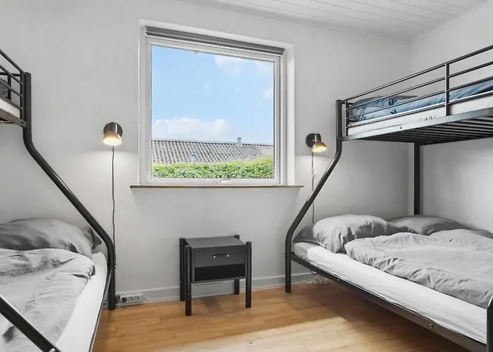 4 Bedroom Gorgeous In Dom wakacyjny *